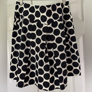 Banana Republic silk polka dot skirt with pockets, size 8 Navy/Cream
